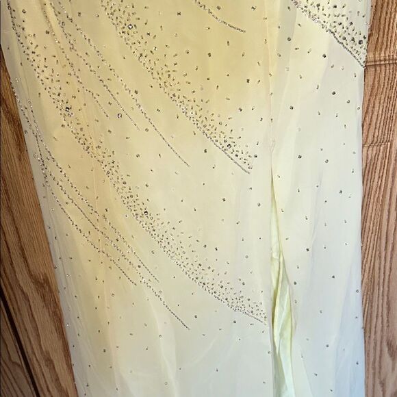 P’Zazz Prom beaded Elegant Yellow Prom Gown Size 6 - Picture 13 of 14
